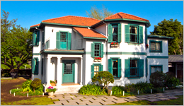 ホームページを公開するためには、ドメインとサーバーが必要です。